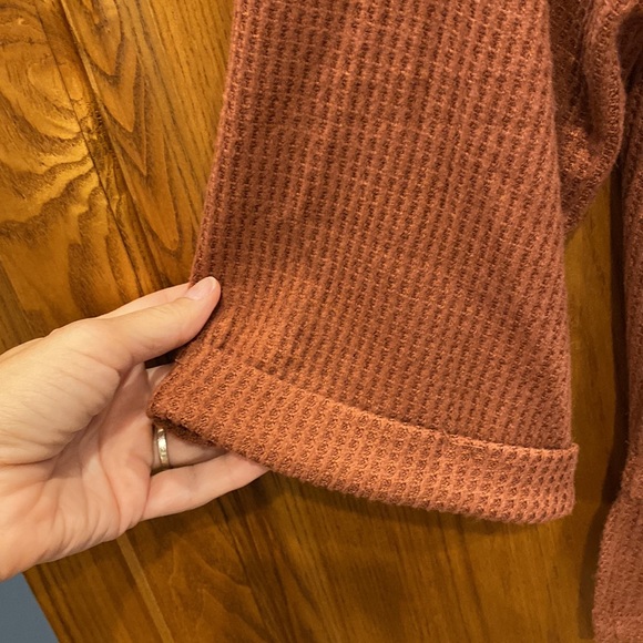 NWT Andree By Unit rust waffle top size medium - Picture 3 of 7